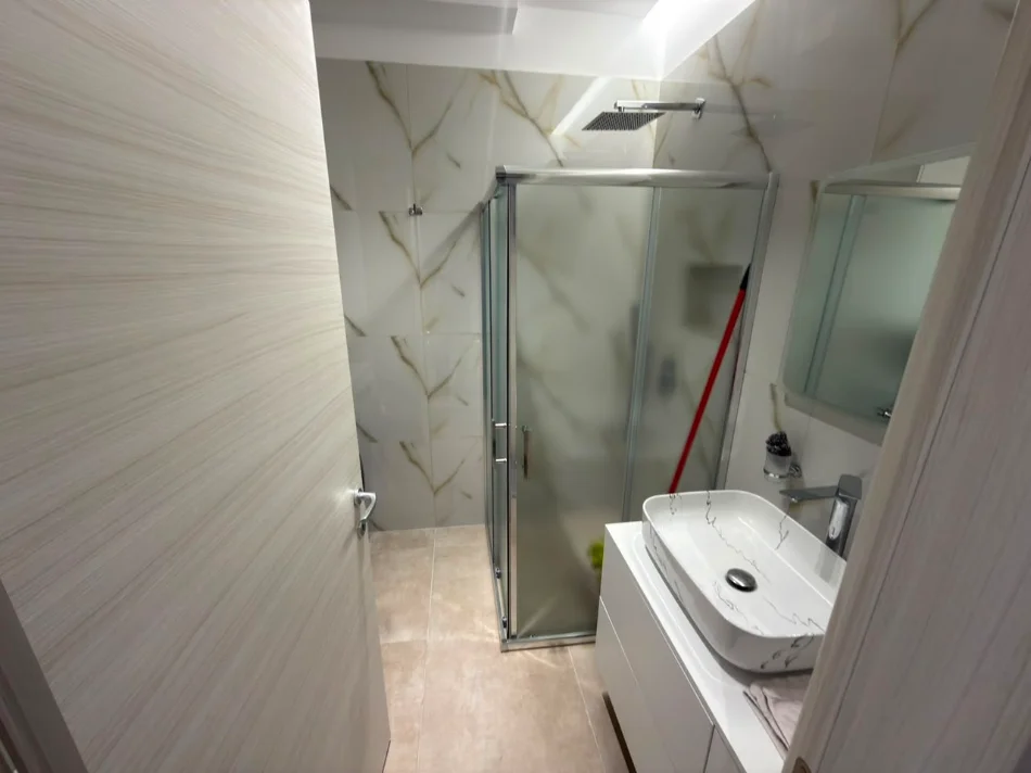 Tirane, jepet me qera apartament 1+1 Kati 4, 69 m² 600 € (Kompleksi E-88, Rruga Dritan Hoxha)