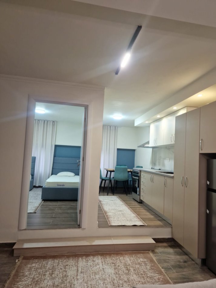Tirane, jepet me qera apartament 2+1+Ballkon Kati 0, 84 m² 700 € (Dispanceria)