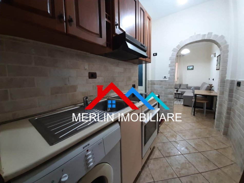 Tirane, jepet me qera apartament 1+1 Kati 2, 48 m² 470 € (RRUGA 5 MAJI)