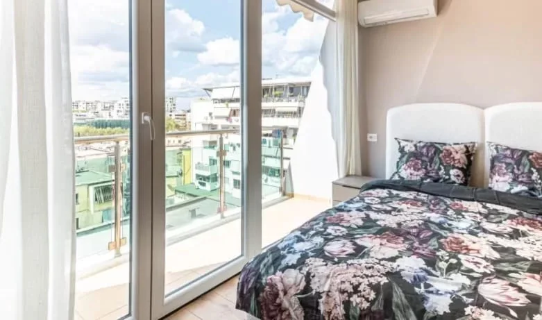 Tirane, jepet me qera apartament 1+1+Ballkon Kati 7, 70 m² 700 € (Stadiumi Dinamo)