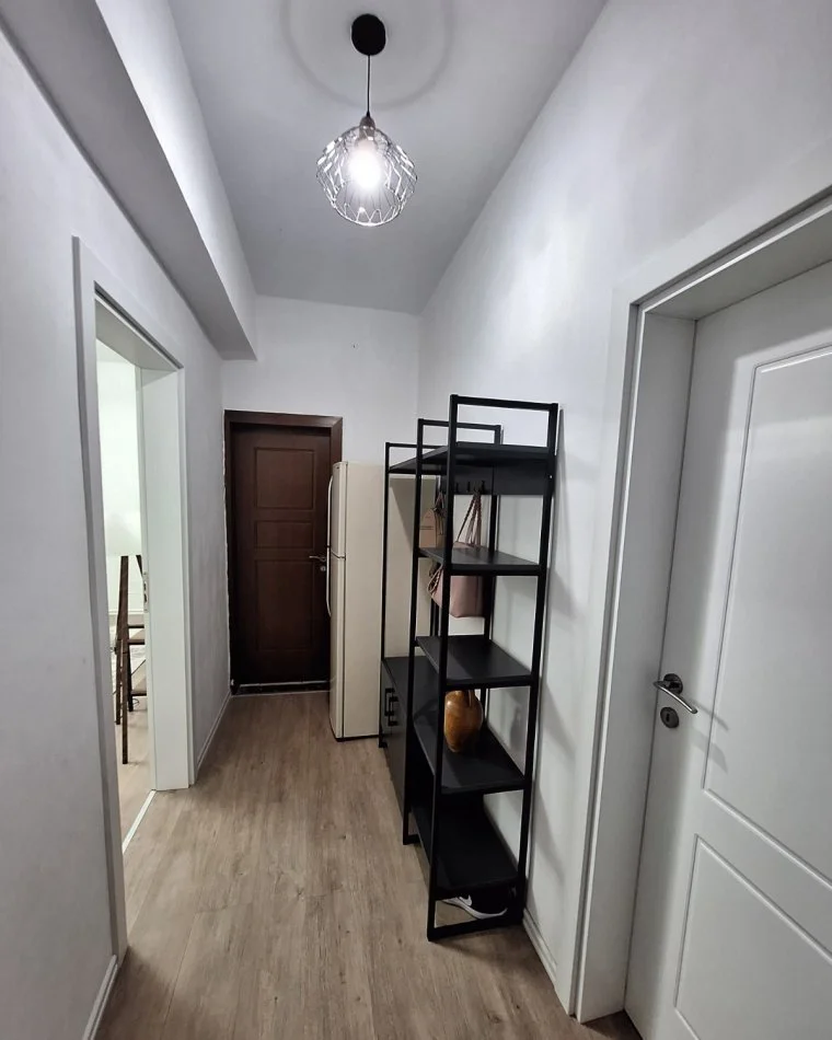 Tirane, jepet me qera apartament 1+1+Ballkon Kati 2, 75 m² 600 € (rruga e Barrikadave prane Gjimnazit Sami Frasheri)