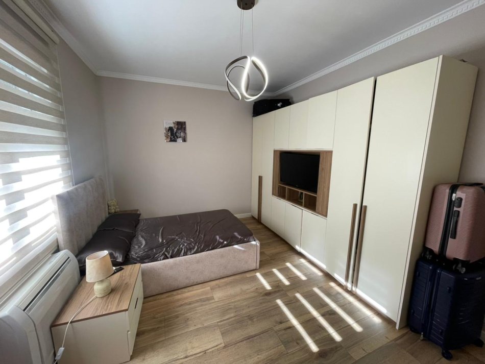 Tirane, shes apartament 2+1+Ballkon Kati 3, 150 m² 285.000 € (Kopshti Botanik)