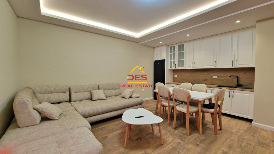 Vlore, jepet me qera apartament 2+1+Ballkon Kati 3, 110 m² 700 € (Rruga Gjergj Arianiti)
