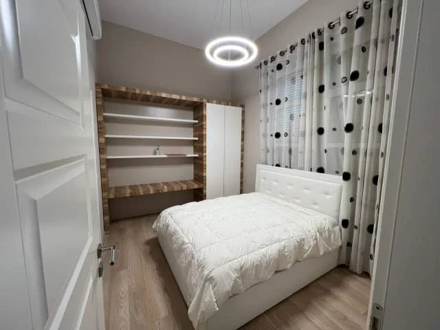 Tirane, jepet me qera Vile 2 Katshe Kati 2, 850 m² 4.000 Euro (Rezidenca Rolling Hill)