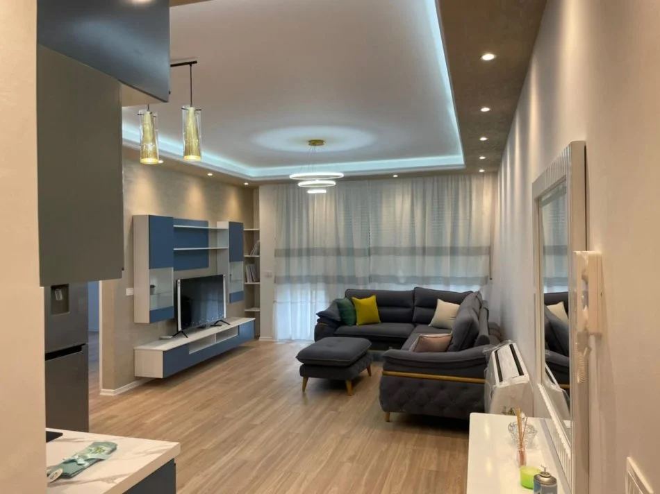 Tirane, jepet me qera apartament 2+1+Ballkon Kati 6, 125 m² 800 € (DON BOSKO)