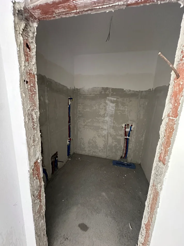 Tirane, shitet apartament 1+1+Ballkon Kati 4, 81 m² 97.560 € (Paskuqan)