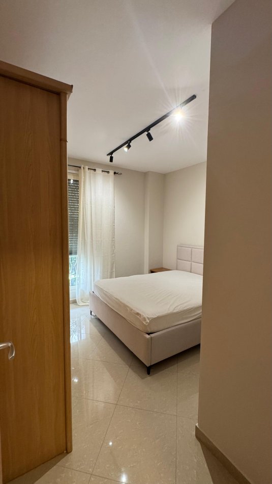 Tirane, jepet me qera 2+1 Kati 3, 110 m² 650 € (KOPSHTI ZOOLOGJIK)