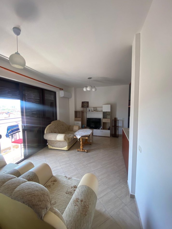 Shqiperi, jepet me qera apartament 1+1 Kati 3, 110 m² 450 € (Pizeri kinostudio)