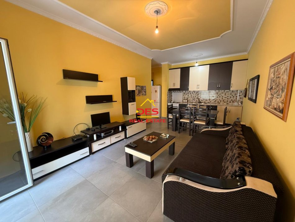 Vlore, jepet me qera apartament 1+1+Ballkon Kati 3, 70 m² 450 € (Rruga murat Tërbaçi)