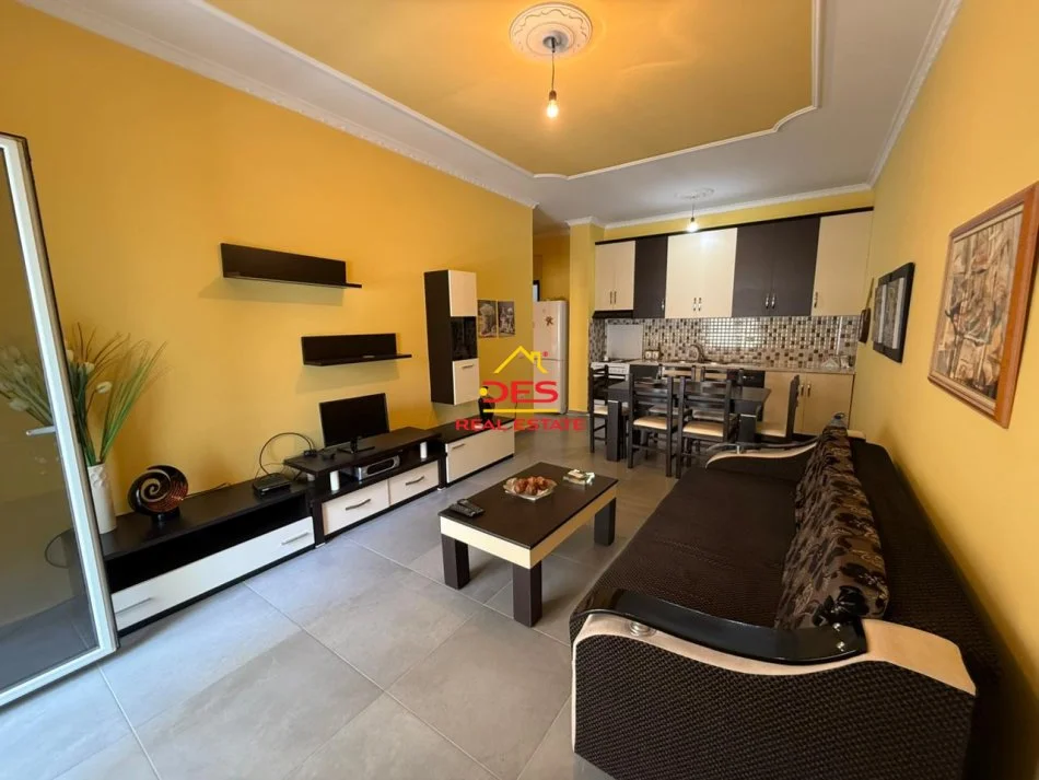 Vlore, jepet me qera apartament 1+1+Ballkon Kati 3, 70 m² 450 € (Rruga murat Tërbaçi)