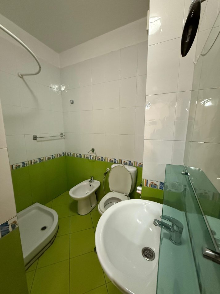Shqiperi, jepet me qera apartament 2+1+Aneks+Ballkon Kati 5, 80 m² 500 € (Te Spitali Gjerman)
