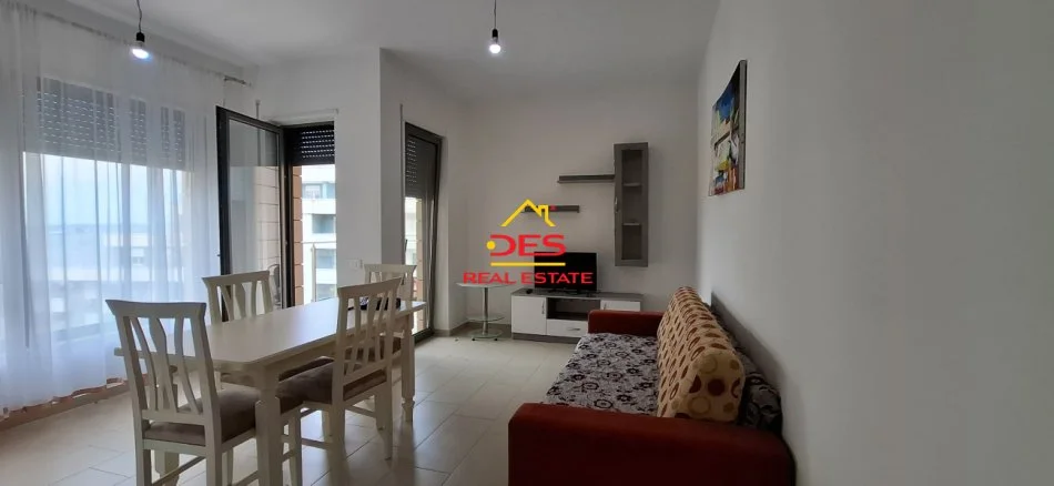 Vlore, jepet me qera apartament 1+1+Ballkon Kati 2, 70 m² 500 € (Rruga Aleksandër Moisiu)