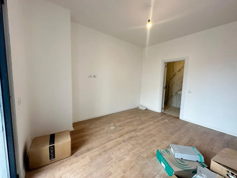 Tirane, shitet apartament 2+1 Kati 3, 103 m² 293.000 € (Rruga e Barrikadave)