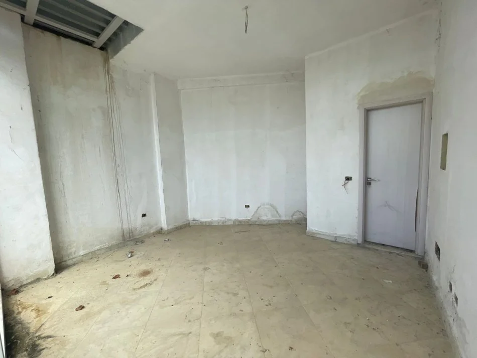 shitet dyqan Kati 0, 23 m² (Fresku)