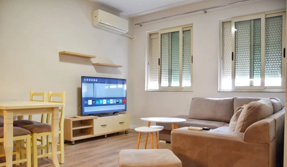 Tirane, jepet me qera apartament 1+1+Ballkon Kati 3, 65 m² 600 € 