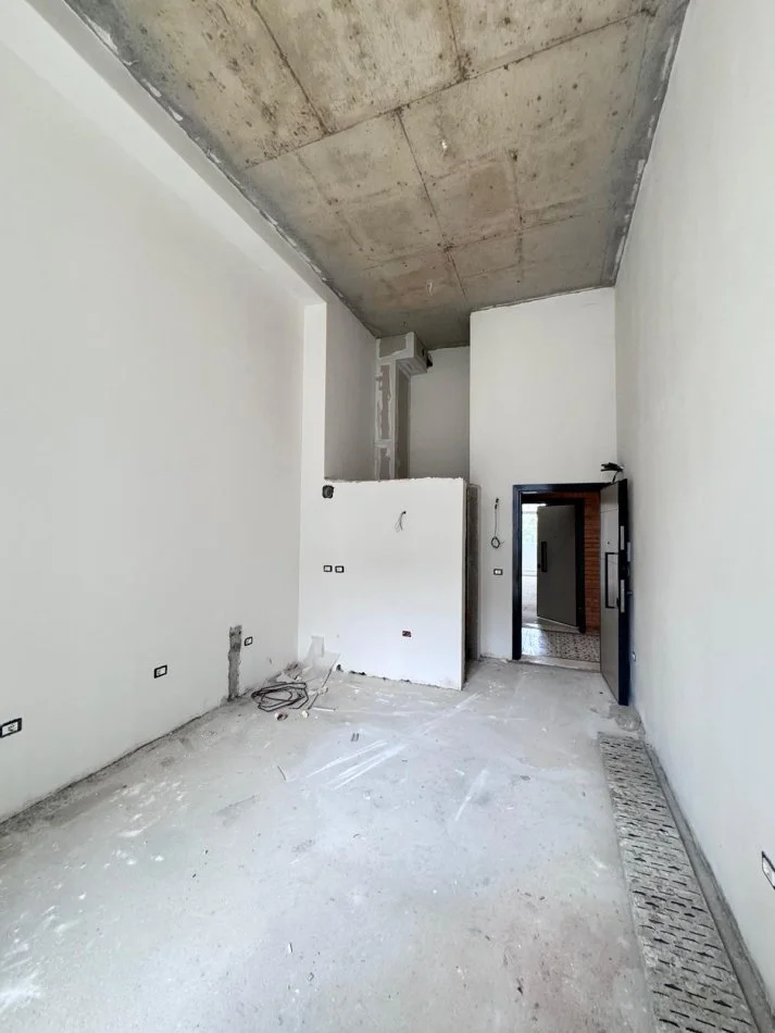 Tirane, shitet , 50.500 € 