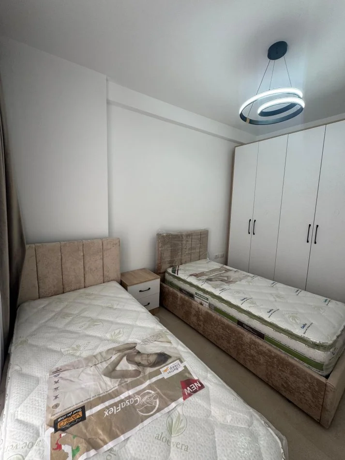 Tirane, jepet me qera 2+1 Kati 4, 89 m² 600 € 