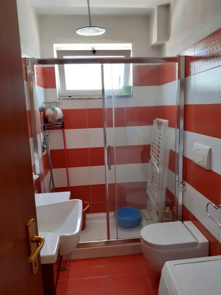 Tirane, jepet me qera apartament duplex 2+1 Kati 4, 80 m² 600 € (Bulevardi Gjergj Fishta)