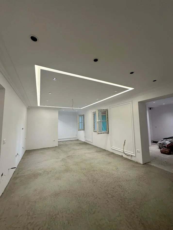 Tirane, jepet me qera apartament Kati 1, 145 m² 1.300 € (Rruga Petro Nini Luarasi)