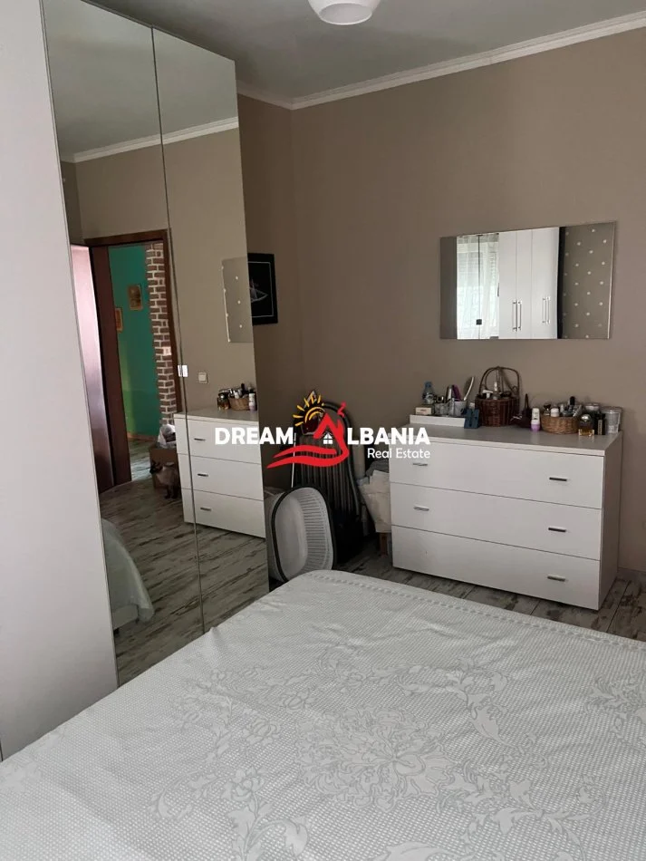 Tirane, jepet me qera apartament 2+1 , 100 m² 660 € (tek Komuna e Parisit)