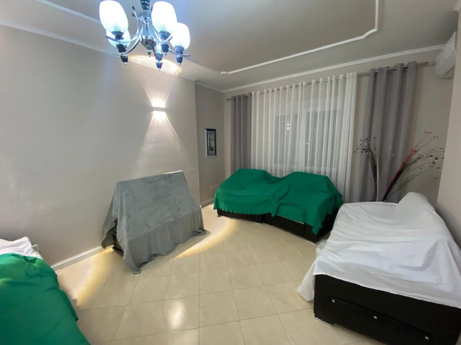 Durres, jepet me qera apartament 1+1+Ballkon Kati 8, 400 € 