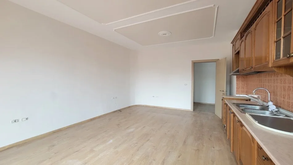 Tirane, jap me qera apartament 3+1 Kati 4, 100 m² 500 € (Mihal grameno)