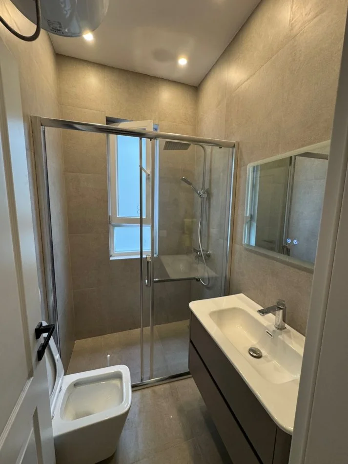 Tirane, jepet me qera apartament 1+1 Kati 4, 59 m² 600 € (Sheshi willson)