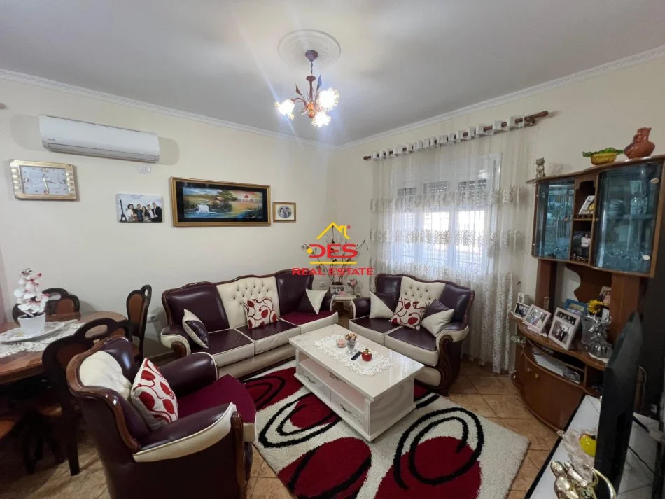 Vlore, jepet me qera shtepi 2+1+Ballkon Kati 0, 120 m² 300 € (Rruga Sazani)