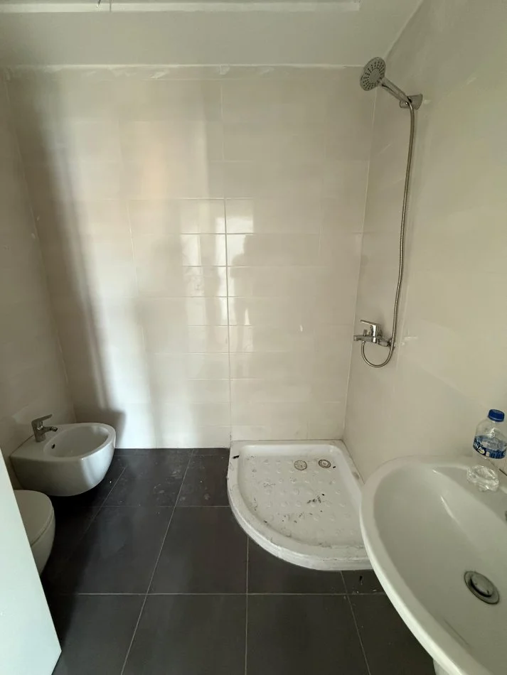 Tirane, shitet apartament 3+1+Ballkon Kati 8, 132 m² 250.000 € (rruga mergimi)