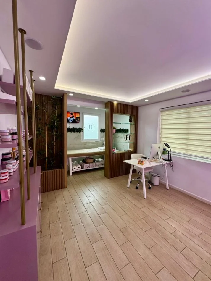 Tirane, jepet me qera dyqan , 68 m²