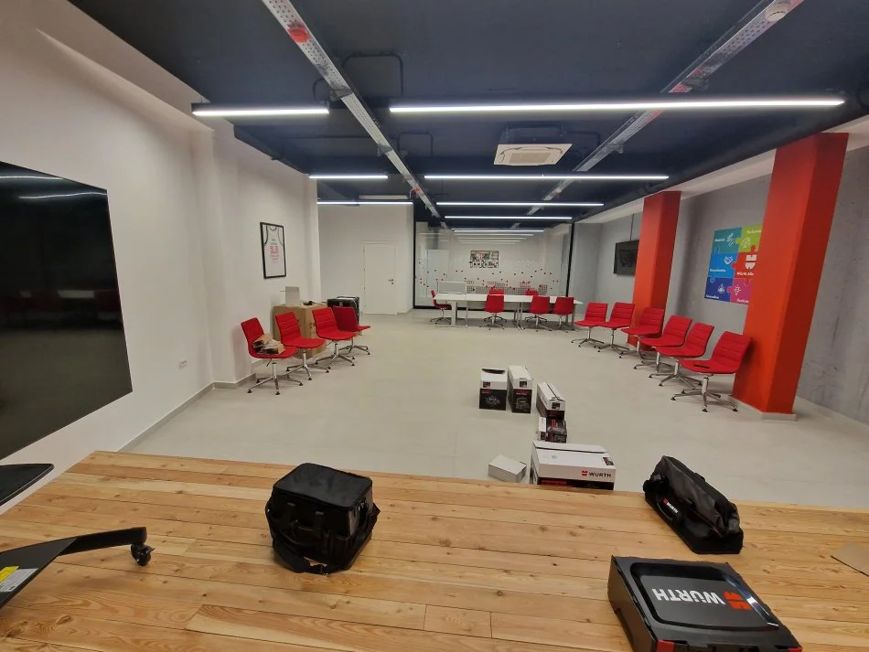 Tirane, jepet me qera ambjent biznesi Kati 0, 1.100 m² 10.000 € 