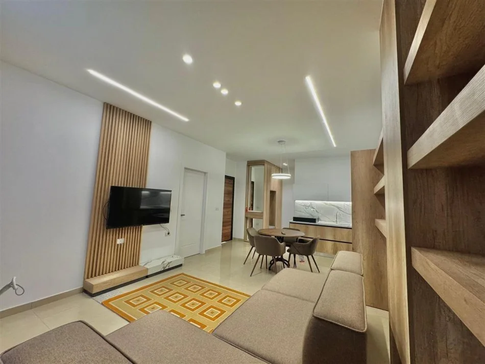 Tirane, jepet me qera apartament 1+1+Ballkon Kati 1, 60 m² 500 € (rruga Ferit Xhajko)