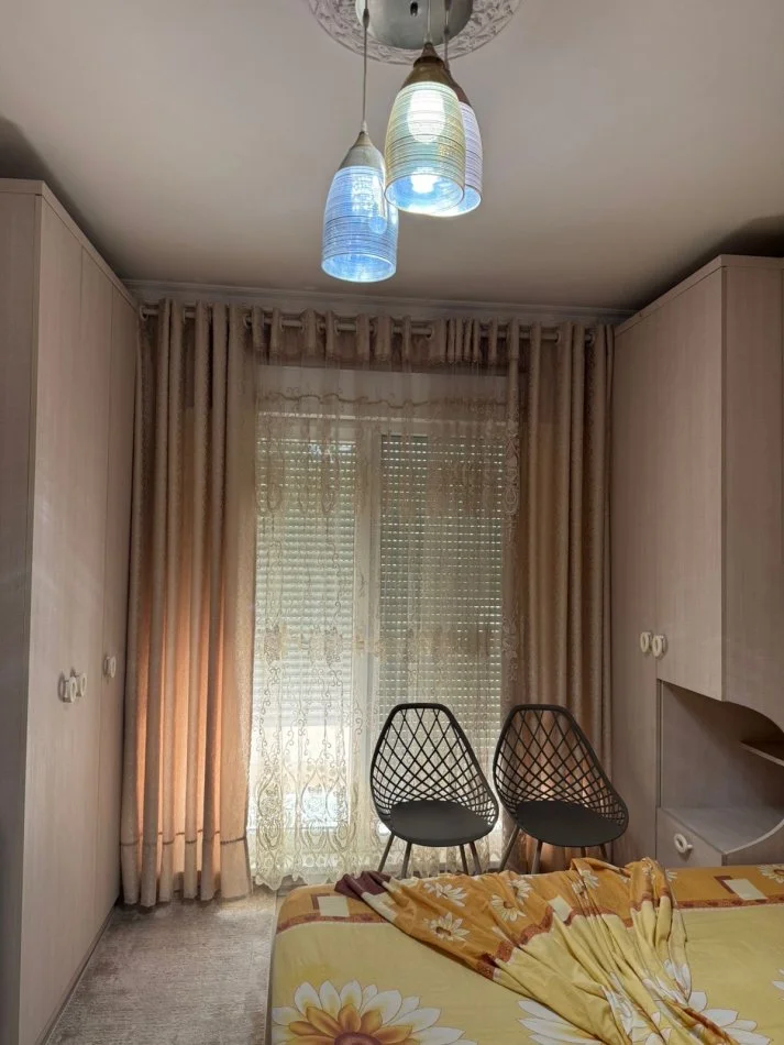 Tirane, jepet me qera apartament 1+1+Ballkon Kati 3, 67 m² 550 € (Kompleksi Kontakt 21 Dhjetori)