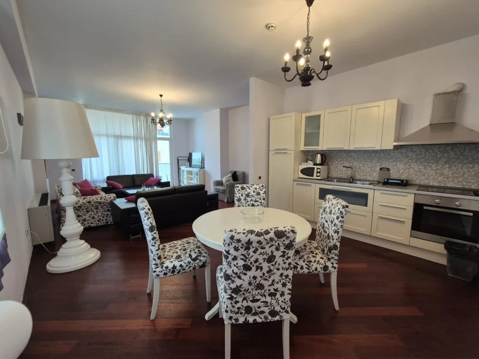 Tirane, jepet me qera apartament 2+1+Ballkon Kati 7, 130 m² 1.300 € (SHESHI WILLSON)