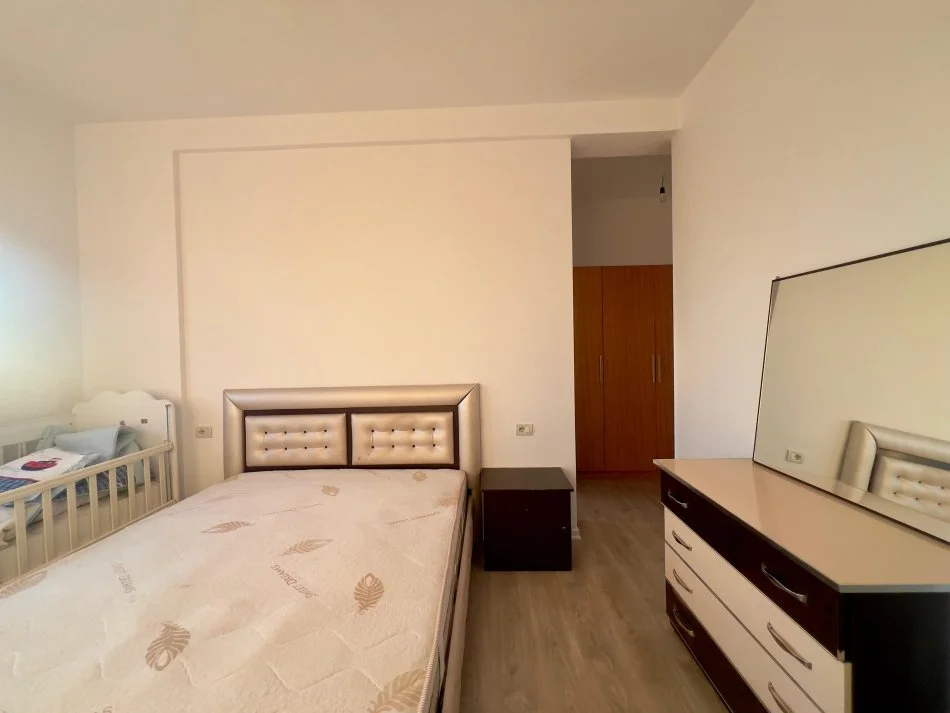 Tirane, jepet me qera 3+1+Ballkon Kati 9, 90 m² 600 € (ish fusha e Aviacionit)