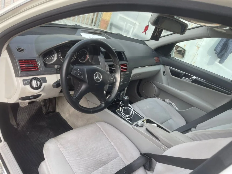 Tirane, shitet makine mercedes benz Nafte, e bardhë manuale Klima 210 km 6.500 €