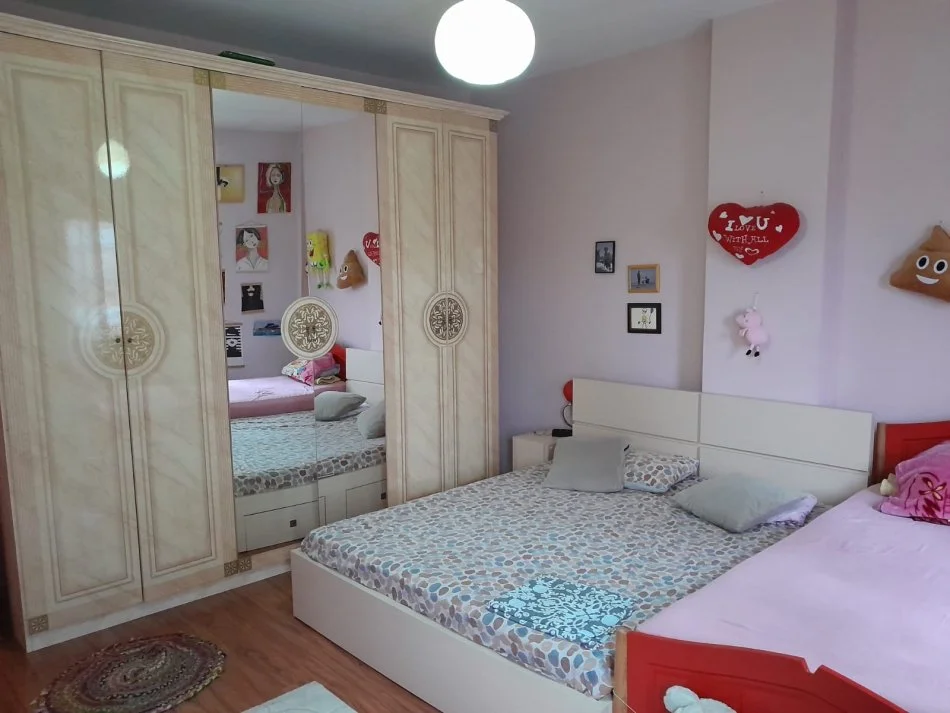 Tirane, jepet me qera apartament 2+1+Ballkon Kati 5, 87 m² 600 € (Komuna E Parisit)