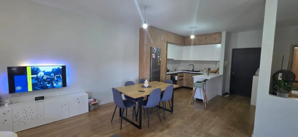 Tirane, shitet apartament 2+1 Kati 4, 93 m² 148.000 € (Yzberisht)