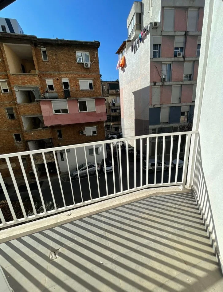 Tirane, shitet apartament 2+1 Kati 1, 91 m² 214.085 € (Rruga Barrikadave)