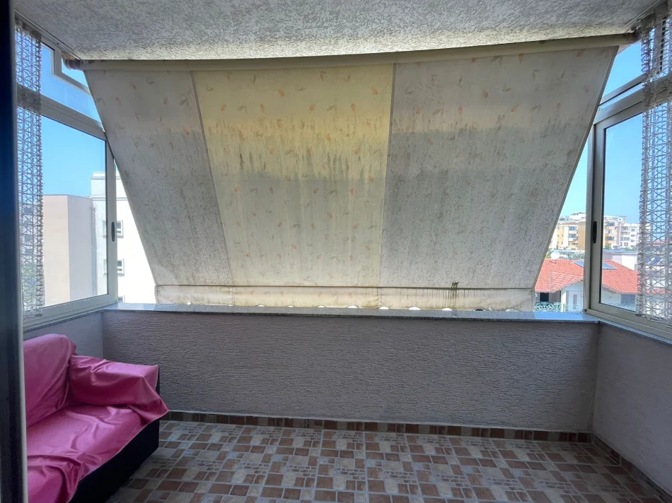 Durres, jepet me qera apartament 2+1+Ballkon Kati 4, 88 m² 450 € (plazh rrota e kuqe)