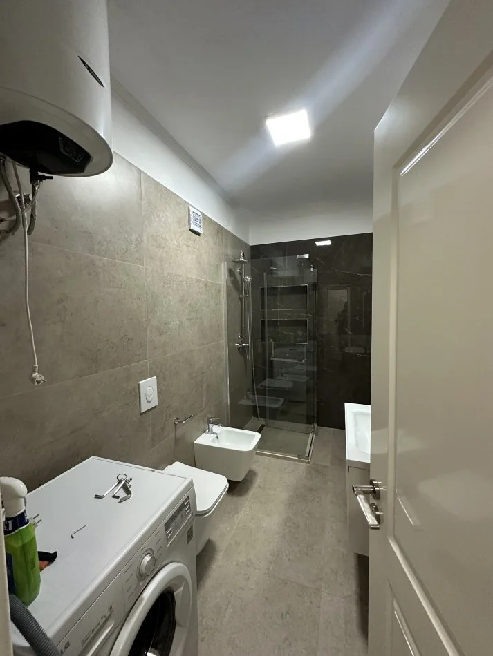 Tirane, jepet me qera apartament 1+1 , 73 m² 600 € (Delijorgji)