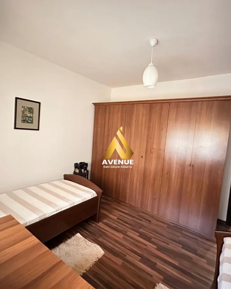 Tirane, jepet me qera apartament 2+1 , 102 m² 900 € (Rruga Elbasanit)