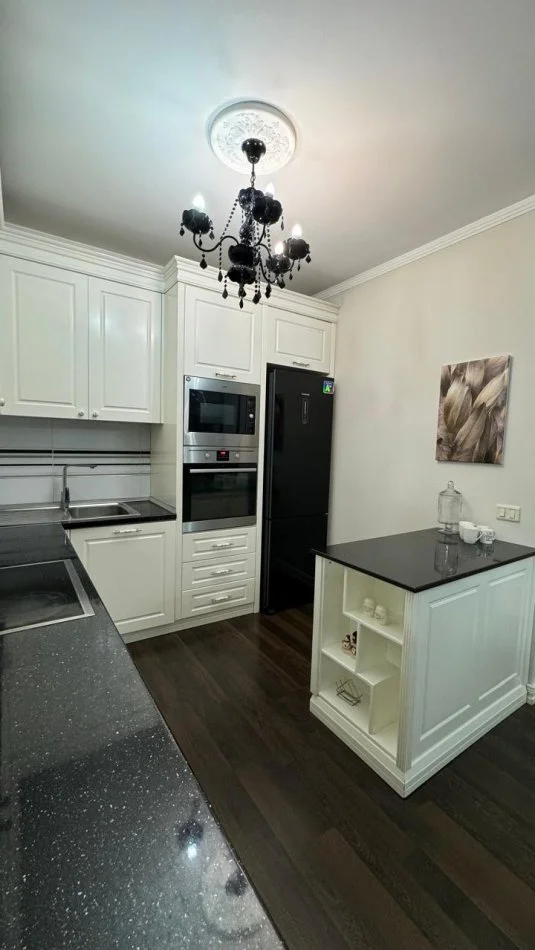 Tirane, jepet me qera apartament 2+1 Kati 8, 115 m² 900 € (Rruga “Asim Vokshi”)