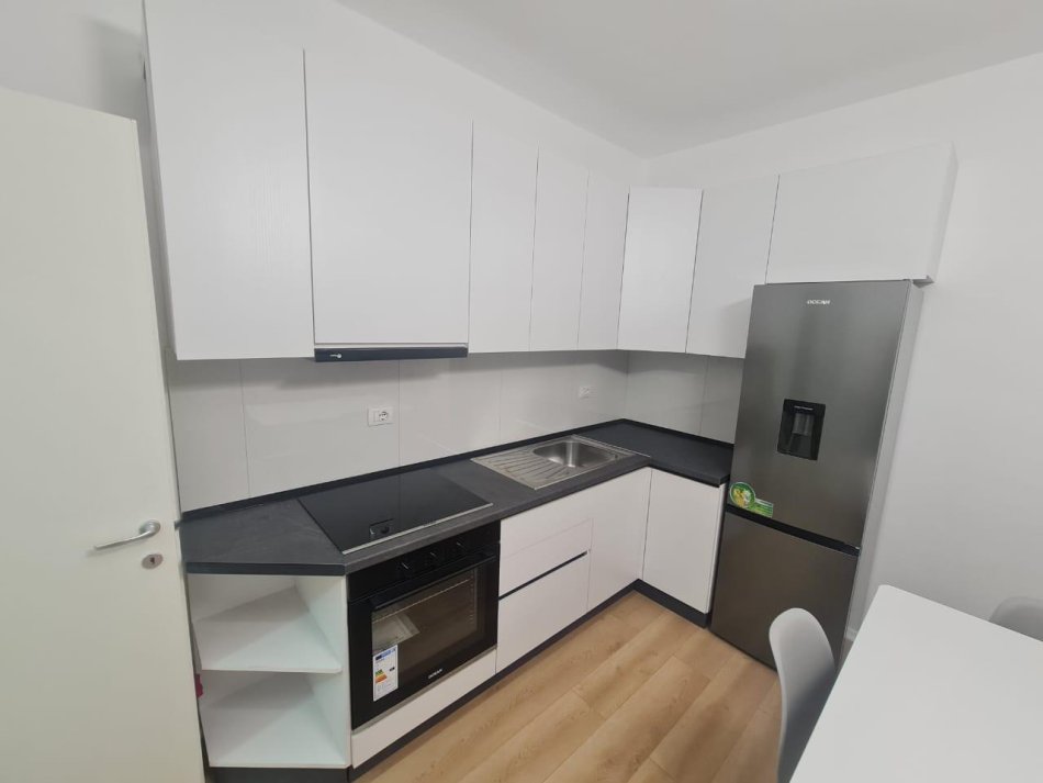 Tirane, jepet me qera apartament 1+1+Ballkon Kati 3, 65 m² 550 € (rruga Dritan Hoxha)