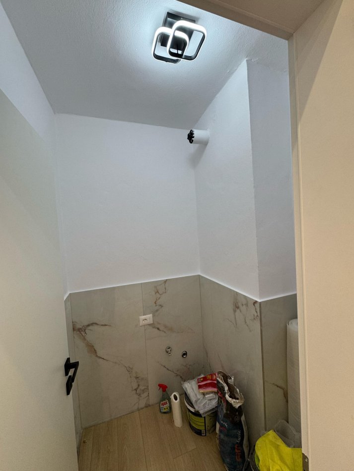 Tirane, shes apartament 2+1+Ballkon Kati 2, 93 m² 265.000 € (Rruga Myslym Shyri)