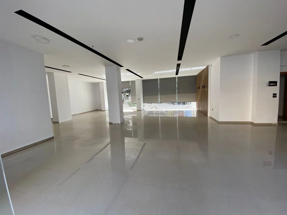 jepet me qera dyqan 200m2 kati 1 astir , 1.000 €