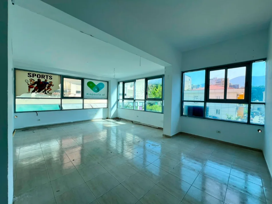 Tirane, jepet me qera ambjent biznesi Kati 1, 78 m² 500 € 