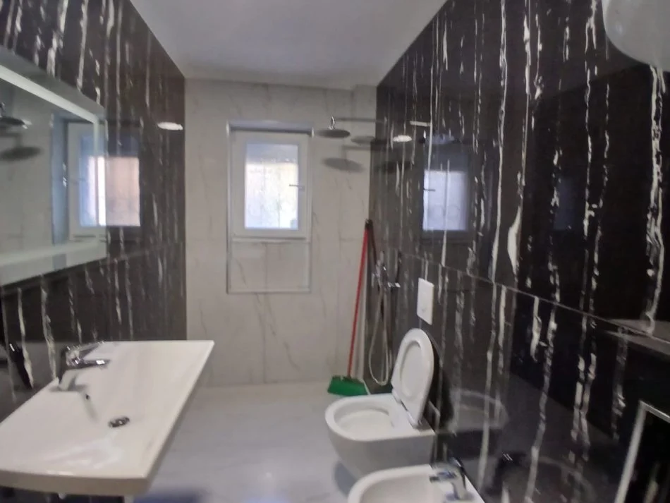 Tirane, shitet apartament 2+1 Kati 1, 70 m² 128.000 € (Rruga Todi Shkurti)