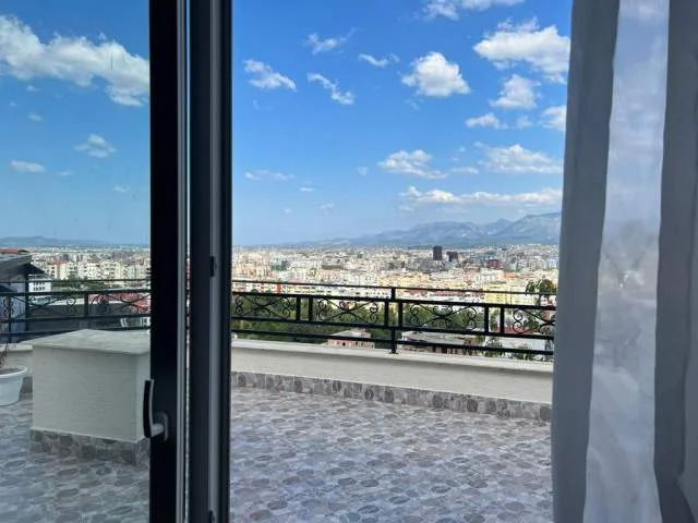 Tirane, jepet me qera apartament 2+1+BLK Kati 4, 100 m² 500 Euro (kopshti botanik)