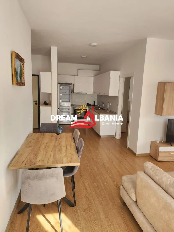 Tirane, jepet me qera apartament 2+1 , 105 m² 650 € (tek Pediatria)